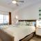 Mid-Century Modern Phoenix Condo, Walk to High St!