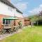 Charming Beach Getaway - Spacious 4BR sunny garden - West Wittering
