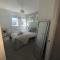 Luxury Riverside 2 bedroomed Apartment with Balcony - Newport