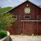 Historic Converted Barn Loft at Sobremesa Farm - 布卢明顿