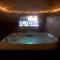Spacious apartment with Hot Tub & Games Room - 皇家伍顿巴西特