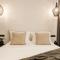 5BD 2 Level Beachfront Luxury Apt by the Olon