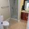 Spacious 6 beds 3 baths home in Central WiFi parking AC - 埃德蒙顿