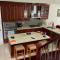 Spacious 6 beds 3 baths home in Central WiFi parking AC - 埃德蒙顿