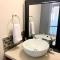 Spacious 6 beds 3 baths home in Central WiFi parking AC - 埃德蒙顿