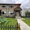 Spacious 6 beds 3 baths home in Central WiFi parking AC - 埃德蒙顿