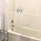 Spacious 6 beds 3 baths home in Central WiFi parking AC - 埃德蒙顿