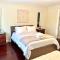 Spacious 6 beds 3 baths home in Central WiFi parking AC - 埃德蒙顿