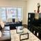 Spacious 6 beds 3 baths home in Central WiFi parking AC - 埃德蒙顿