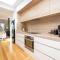 Arlo Beach House - Beachside, Pet Friendly, Fireplace
