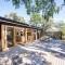 Arlo Beach House - Beachside, Pet Friendly, Fireplace