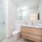Arlo Beach House - Beachside, Pet Friendly, Fireplace