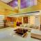 Super Townhouse Oak JVH hotel (Next to Mysore Road Metro Station)