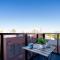 Modern 2BR Apartment with Smart TV and Views - Melbourne