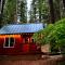 Lakefront Log Cabin with Hot Tub, Huge Game Room and Direct Access to Cle Elum Lake - 罗纳德