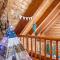 Lakefront Log Cabin with Hot Tub, Huge Game Room and Direct Access to Cle Elum Lake - 罗纳德