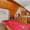 Timber Lodge HUGE Log Cabin with Hot Tub - بيغ بير لاكي