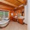 Timber Lodge HUGE Log Cabin with Hot Tub - بيغ بير لاكي