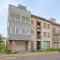 Ruim 2 slaapkamer appartement met parking nabij NAVO