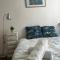 Bright Bedroom 15 min to Paris Center with 5 mins walk to metro railway RER B - 卡尚