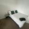 Horsforth Studios- A Home From Home Perfectly Located 6 minutes to LBA Airport and a 1 Minute Walk to the Station - Horsforth