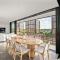 Lumiere-Stunning Coastal Retreat