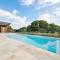 Lumiere-Stunning Coastal Retreat