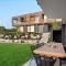Lumiere-Stunning Coastal Retreat