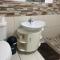 Kingston Serenity Suite - 2BR Gated Escape with Pool - كينغستون