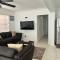 Kingston Serenity Suite - 2BR Gated Escape with Pool - كينغستون