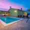 Villa Nora, a private villa with pool minutes from the beach - Krmed