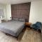 Mac’s Motel