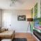 Sunny & Spacious 2BD 1BA WFH Apt-Huge Yard & Patio - فيرفيلد