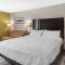Holiday Inn Express Hotel & Suites Cincinnati-Blue Ash by IHG