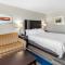 Holiday Inn Express Hotel & Suites Cincinnati-Blue Ash by IHG