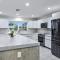 Fully Remodeled, Huge Backyard, Pet-Friendly, Pool - بالم بيتش غاردن