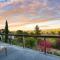 Modern Sonoma Stay w Spacious Deck Views Prime Location Bennett - 圣罗莎