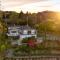 Modern Sonoma Stay w Spacious Deck Views Prime Location Bennett - 圣罗莎