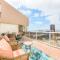 Bright Beach Style Condo Steps to Pool, Hot Tub and Parking - Honolulu