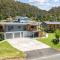 The Derby Lodge The Ultimate Blue Derby Base with Elevated Views