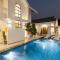 Zenzen Pool Villa - Csiangmaj