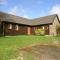 Bodmin Bungalow, sleeps 8, pool, gym, tennis, restaurant