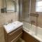 Luxurious Large open plan family home - walk to Addenbrookes - Cambridge Homehost - CBG