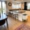Luxurious Large open plan family home - walk to Addenbrookes - Cambridge Homehost - CBG