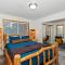 Bear Cub Cottage in Big Bear w/ HotTub & Firepit - مدينة بيغ بير