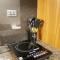 Modern Oakfield Room 1BR with balcony in Royal Oceancrest Mactan near Mactan Airport - Lapu Lapu City
