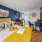 Blue Garden Retreat by Fortuna Property - Cheltenham