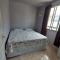 Casa com 2 Camas Queen e 1 King em Quartos Climatizados - 里约热内卢