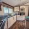 Stunning 6 Berth Caravan With Decking At Naze Marine Holiday Park Ref 17365Br - 内兹岬附近沃尔顿