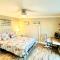 Steps to beach with No Resort Fees and FREE parking 2 - St Pete Beach